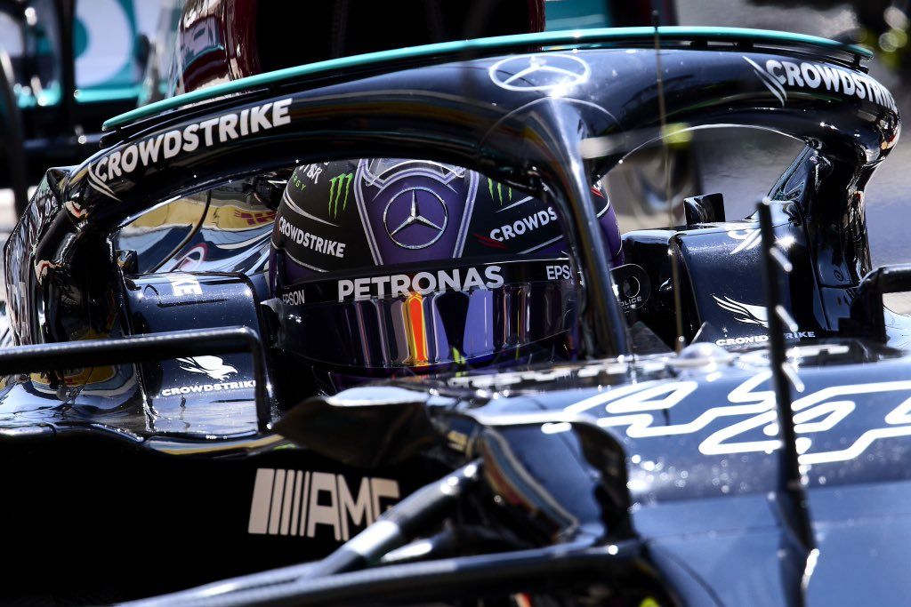 Lewis Hamilton afirma que dejaron escapar la victoria en la reanudación de la carrera: “Siempre nos complicamos la vida” Lewis Hamilton afirma que dejaron escapar la victoria en la reanudación de la carrera: “Siempre nos complicamos la vida”