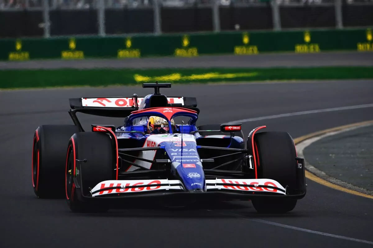 Daniel Ricciardo afirma que está llevando el VCARB01 al límite Daniel Ricciardo afirma que está llevando el VCARB01 al límite