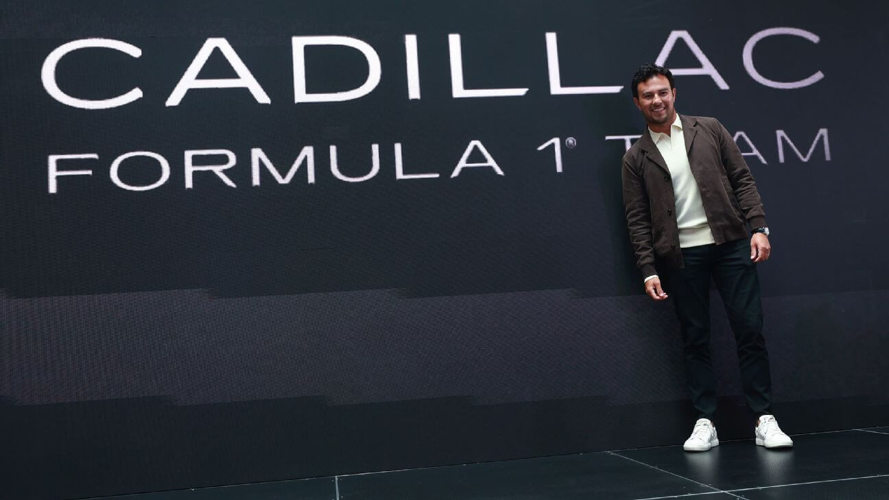 Sergio Pérez se pone el casco: Primeras vueltas en el simulador de Cadillac F1